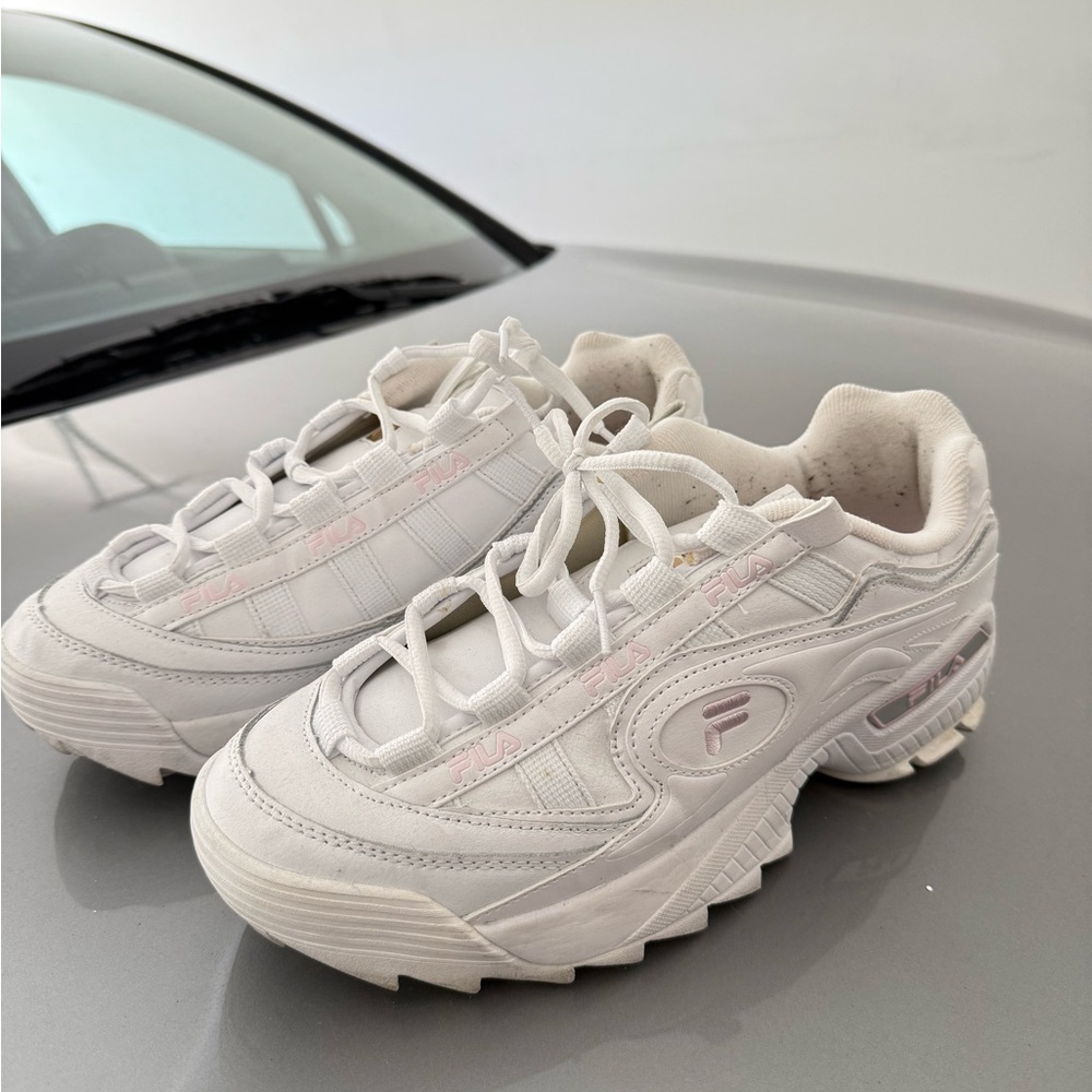 Fila Women's White and Pink Sneakers